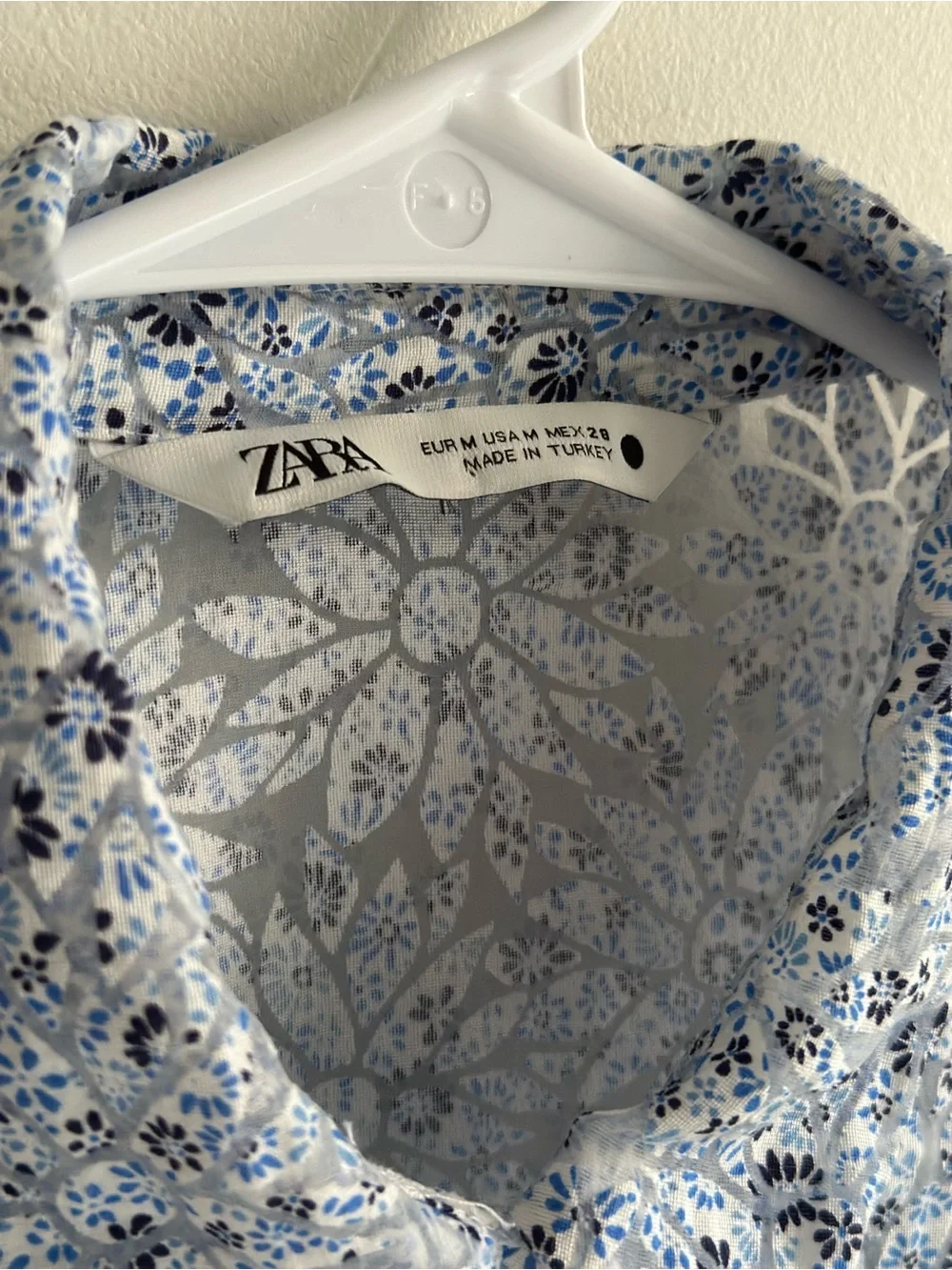Zara Blue Floral Lace Cropped Puff Sleeve Button-Up Blouse Size M